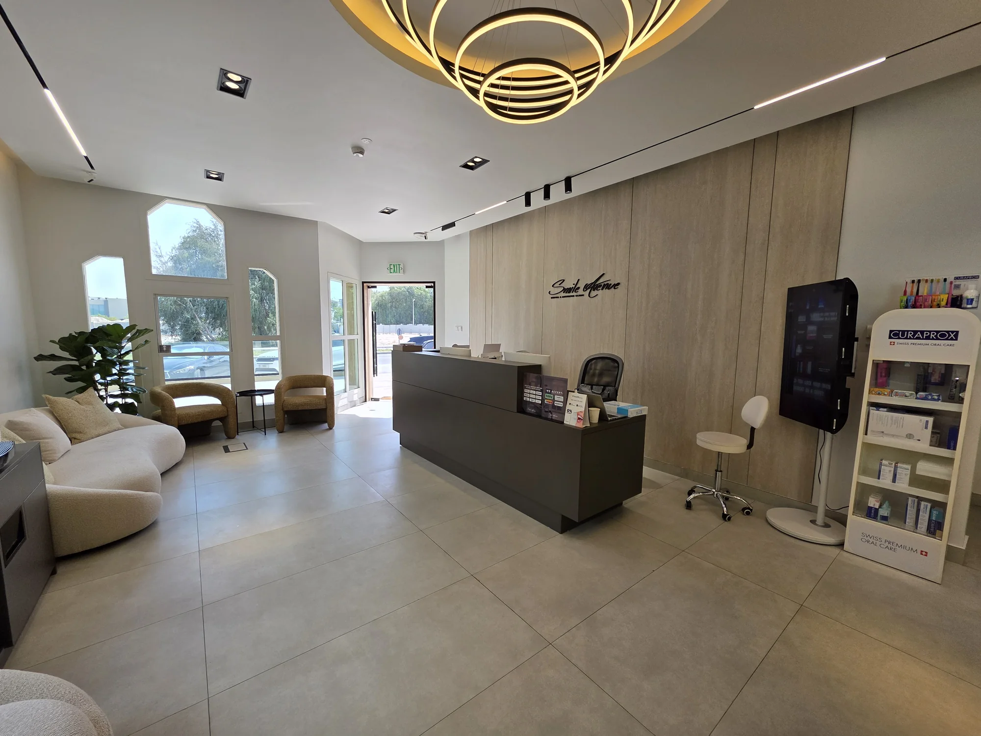 Smile Avenue clinic reception
