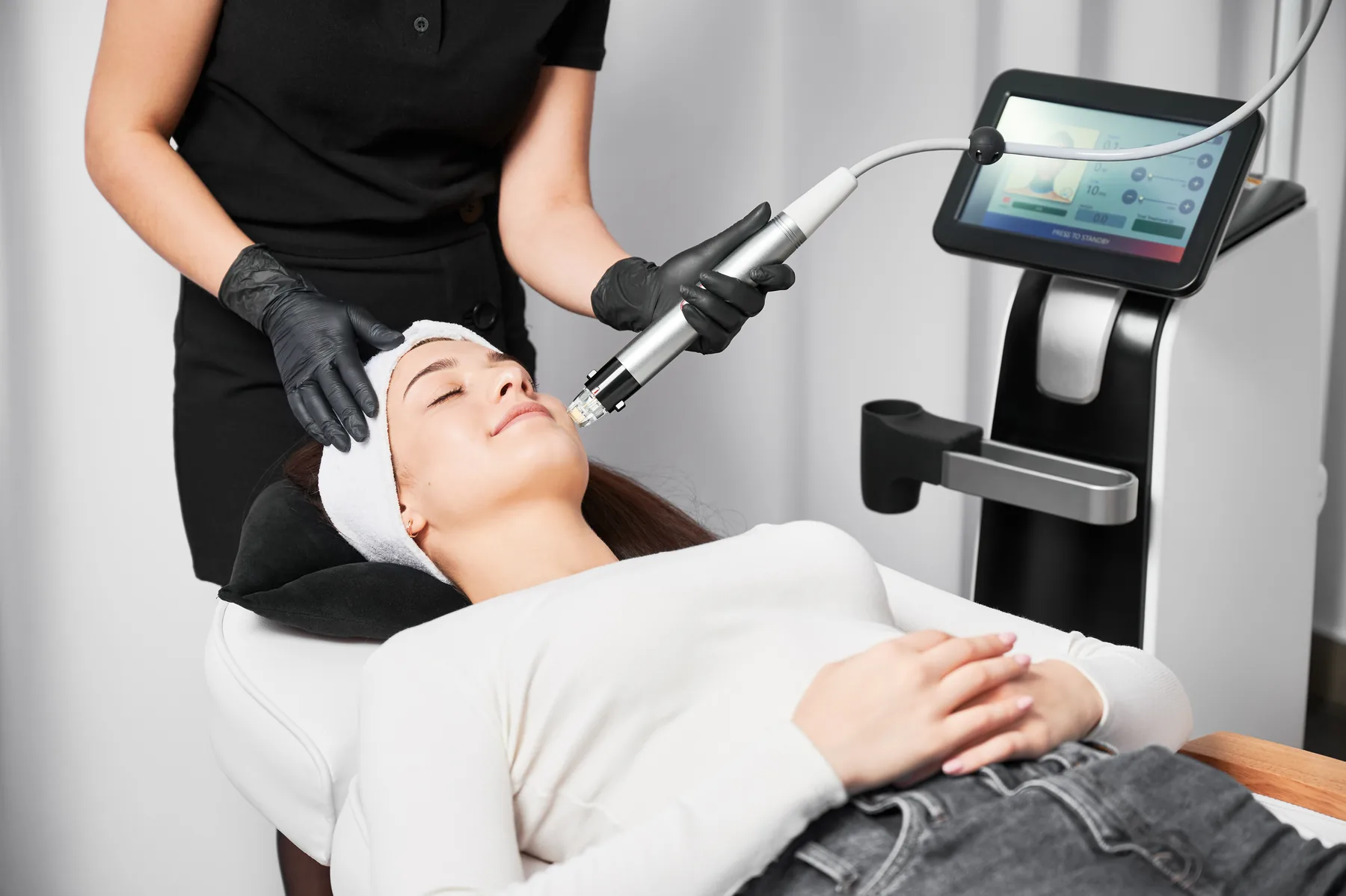 Virtue RF microneedling treatment with device